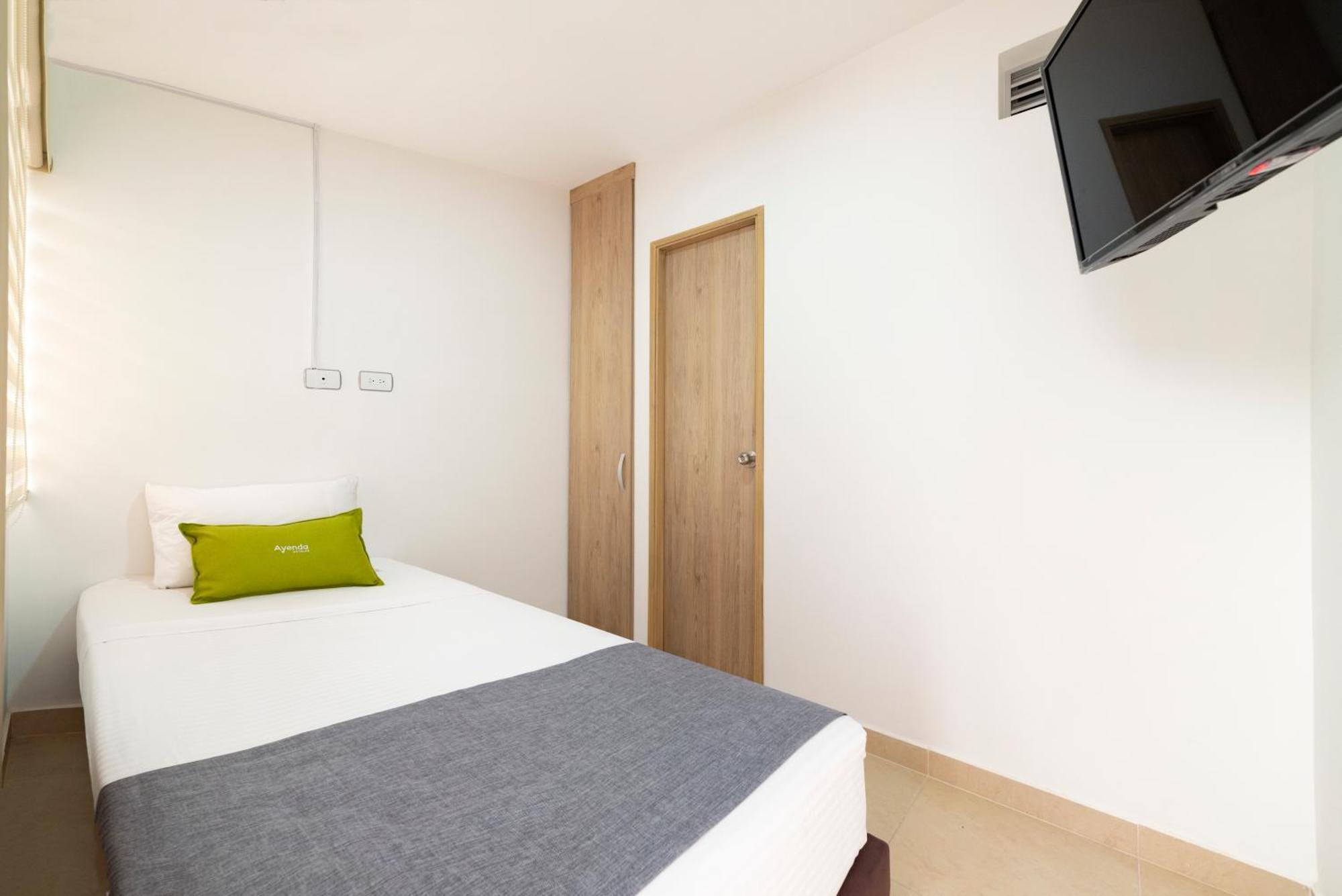 Single Room,834189347:JPEG