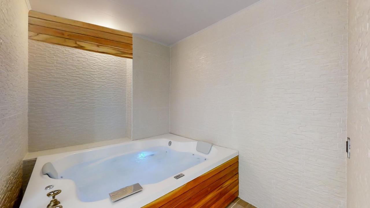 Double Room Spa Bath,1299307927:JPEG