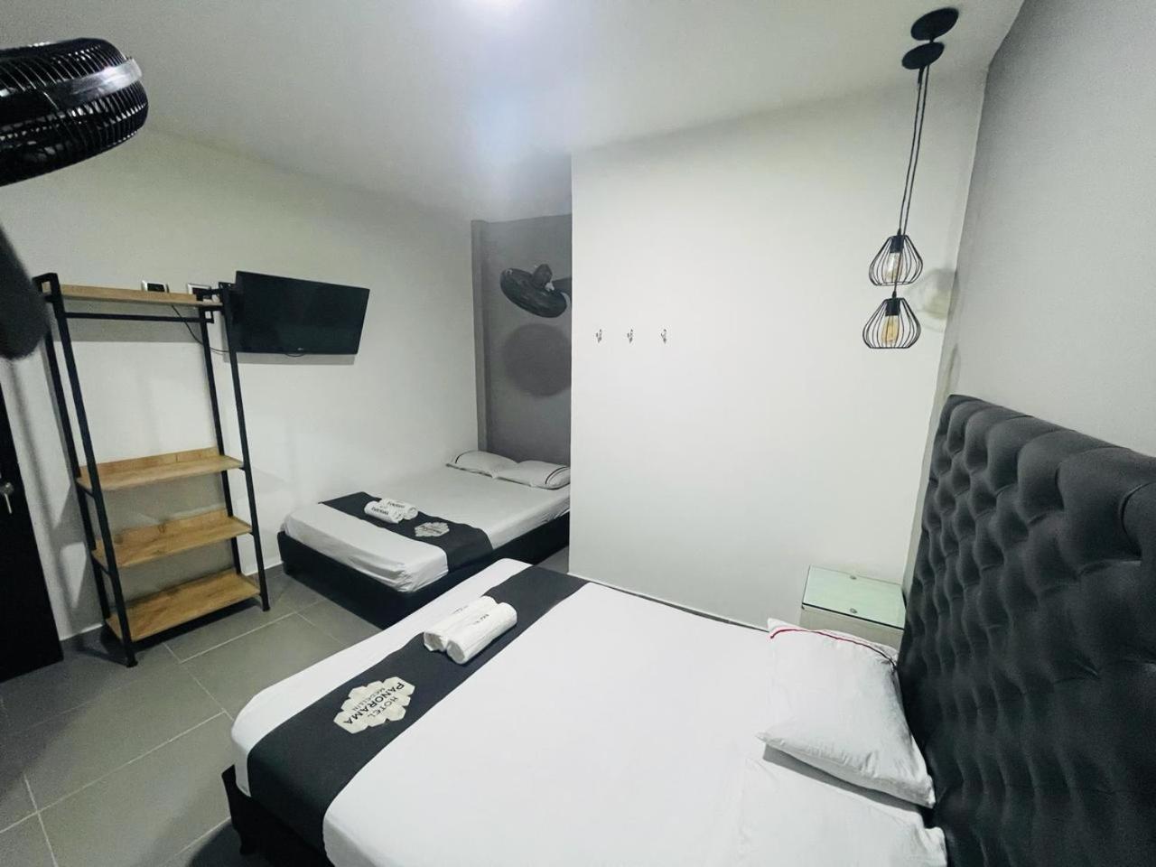 Habitación con 2 camas grandes