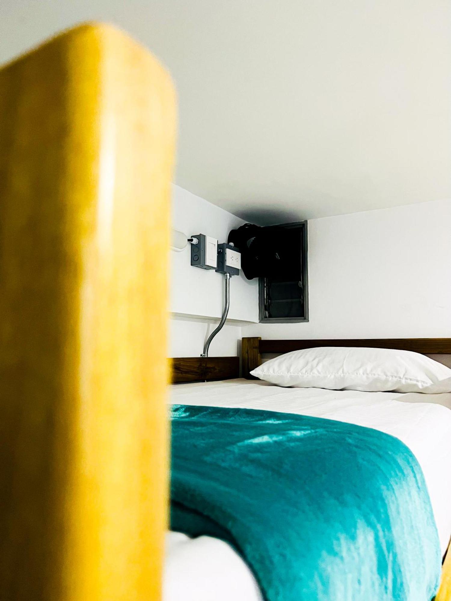 Bed in Male Dormitory Room,1538626663:JPEG