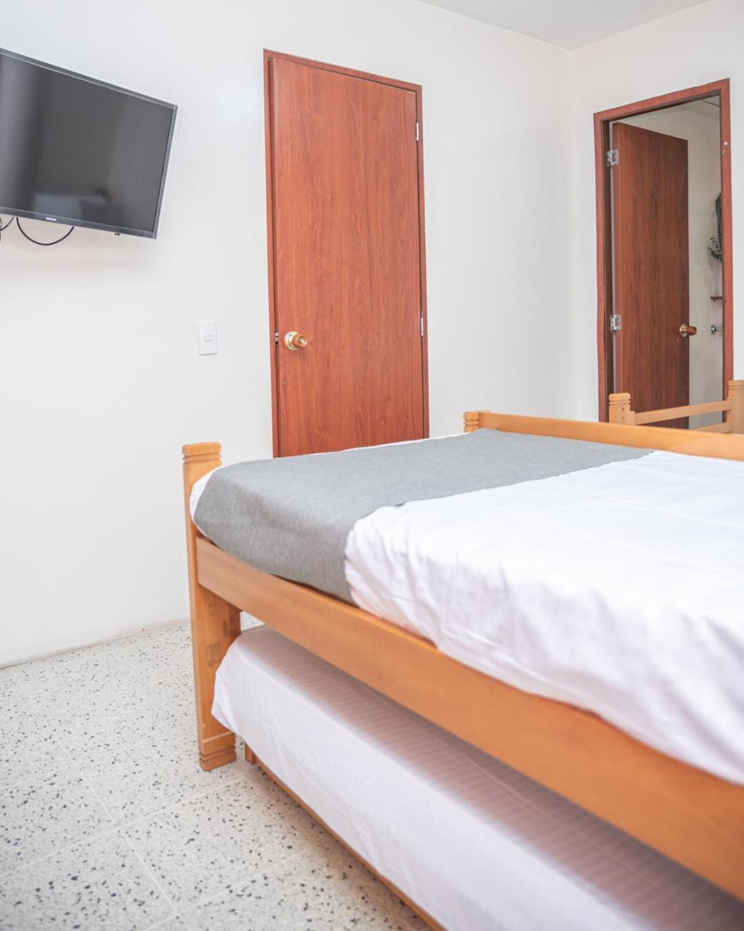 Twin Room,1593057369:JPEG