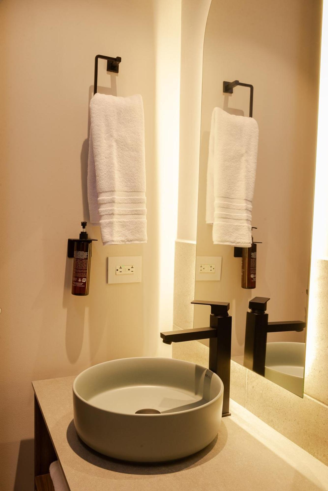 Deluxe Double Studio,1596032576:JPEG