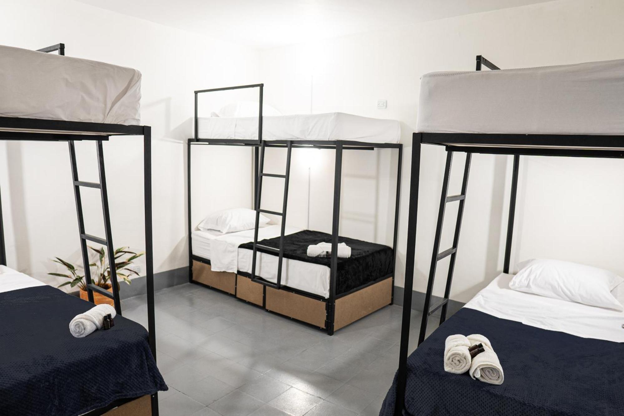 Cama en habitación compartida de 6 camas