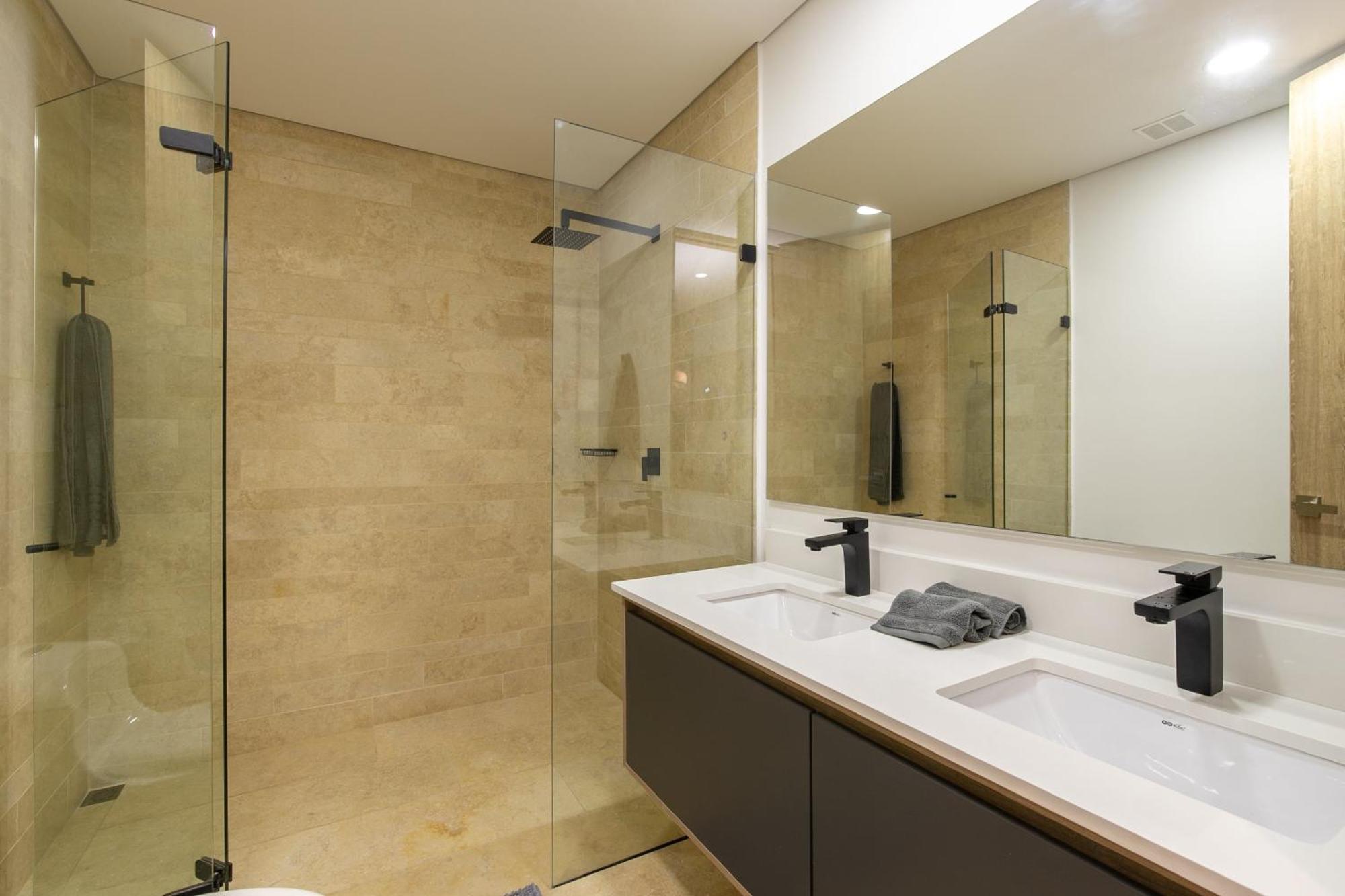 Three-Bedroom Deluxe Apartment