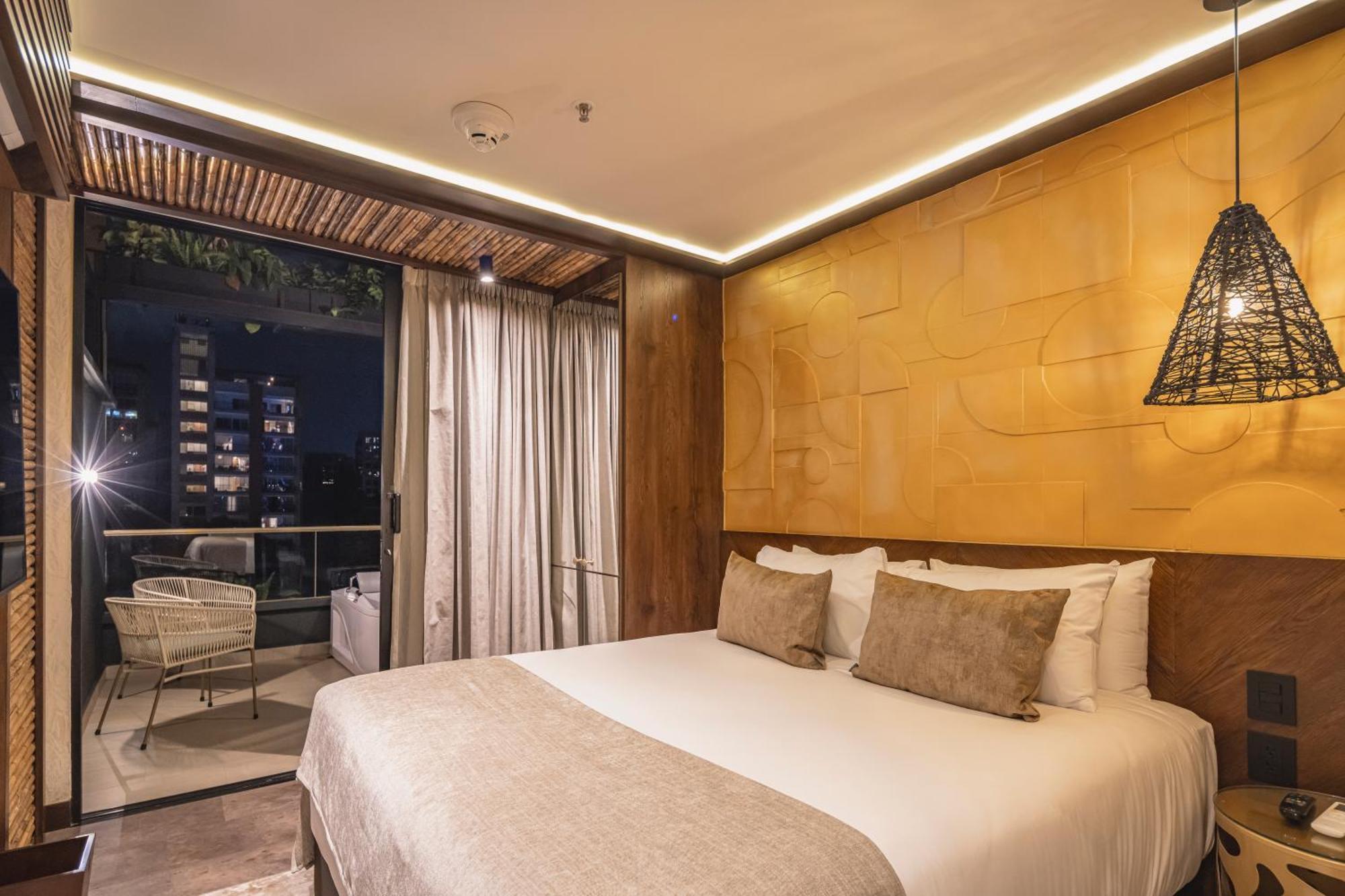 Suite with Spa Bath,1629566701:JPEG