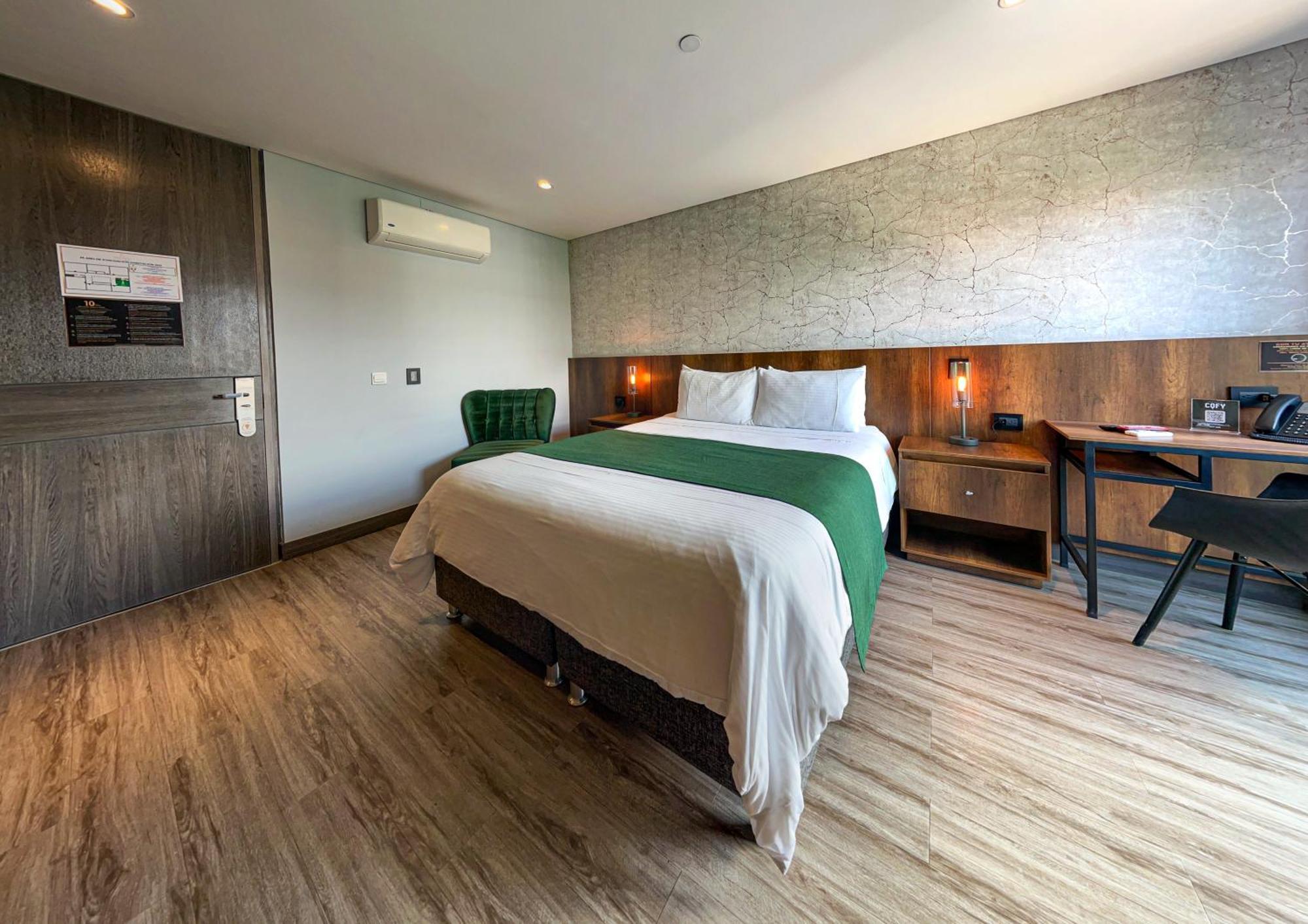 Deluxe Room,1650012845:JPEG