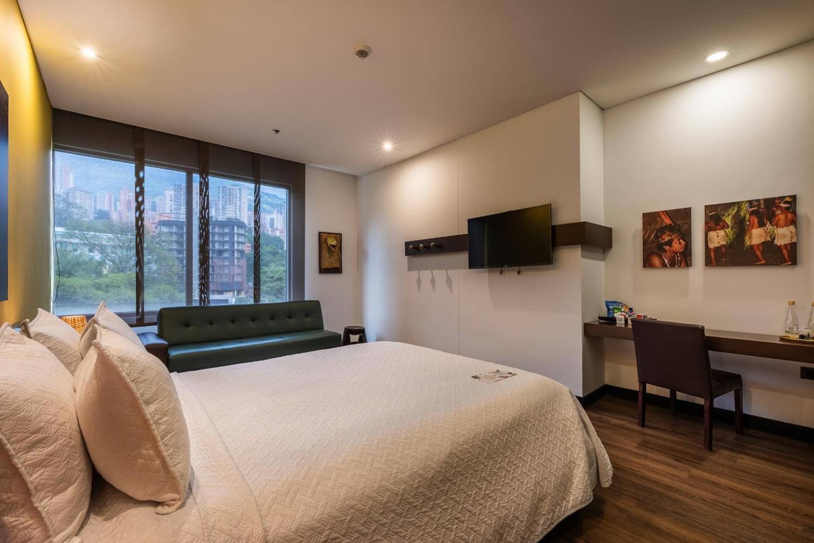 Deluxe Queen Room