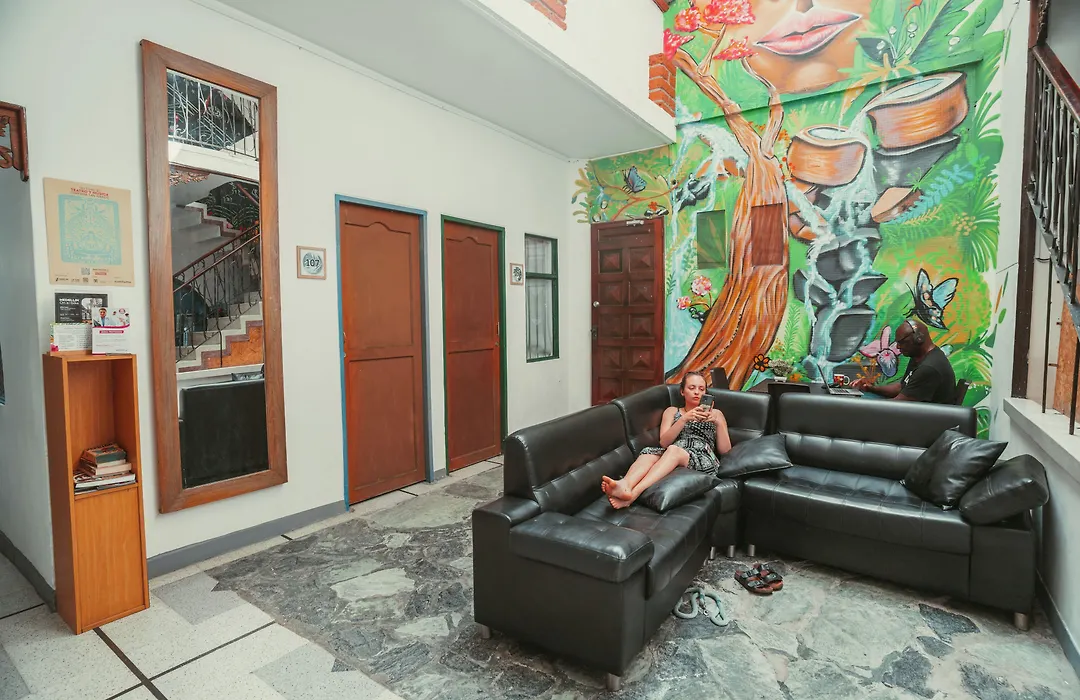 Hostal Pura Vida la 70-1